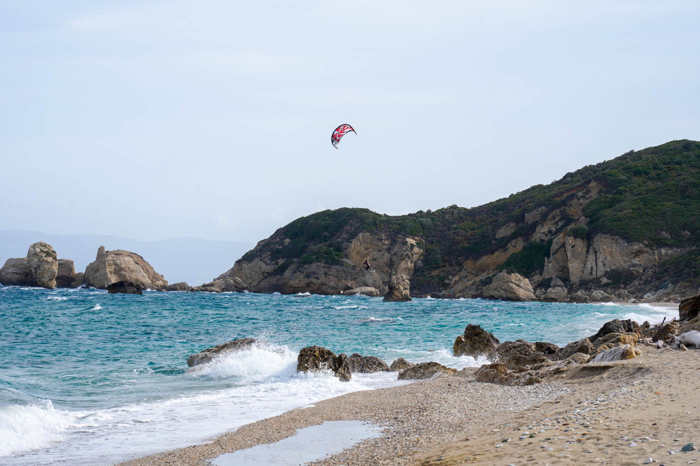Kite-Surfer am Melani Strand auf Polion