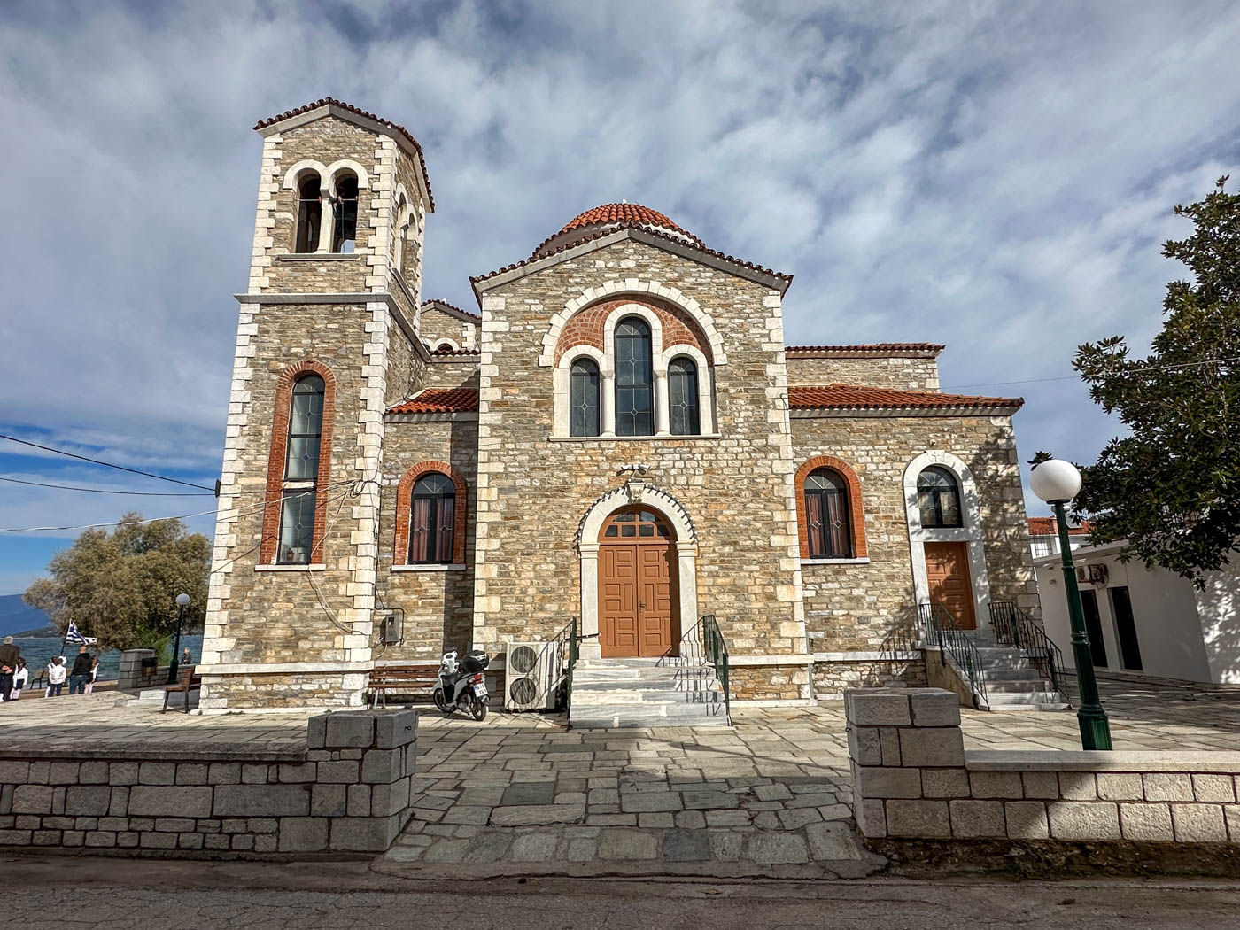 Kirche in Milína auf der Pilos Halbinsel