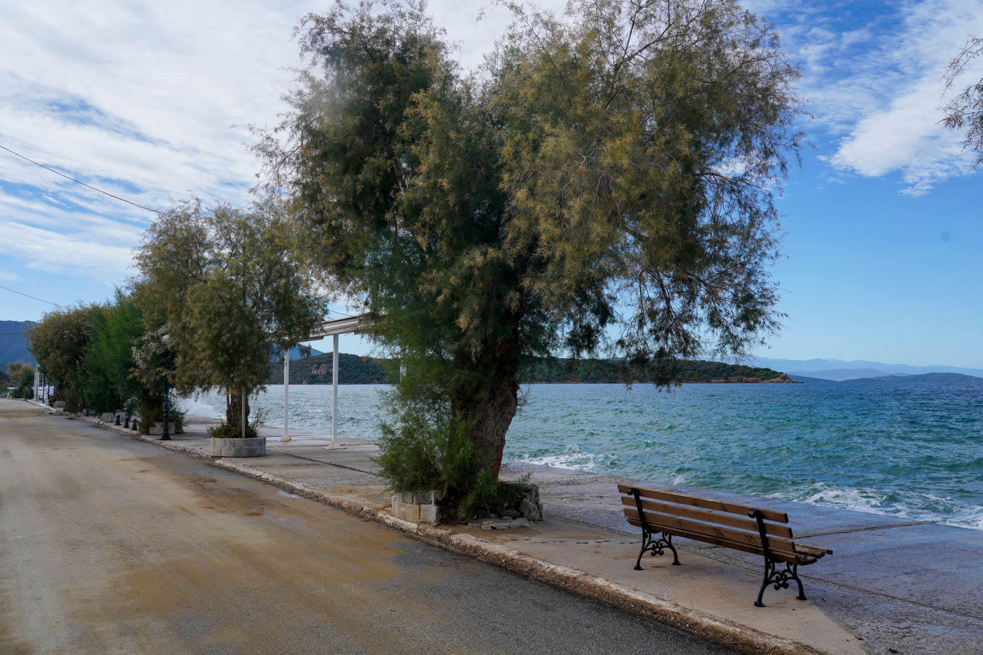 Promenade von Milína auf der Pilos Halbinsel