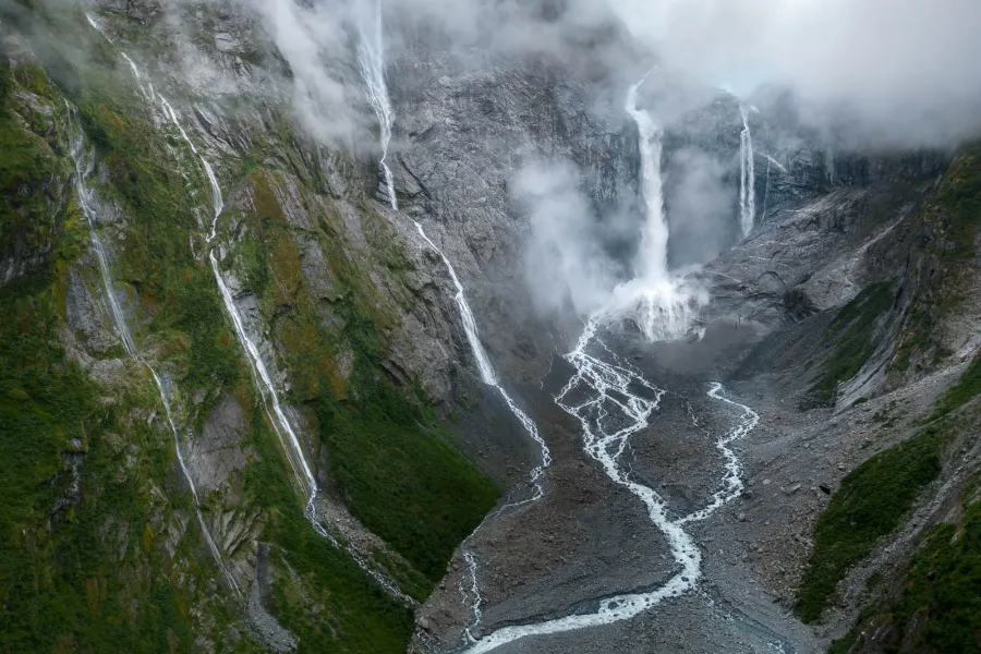 Blick vom Aussichtspunkt auf den hängenden Gletscher Ventisquero Colgante, Wanderung im Nationalpark Queulat