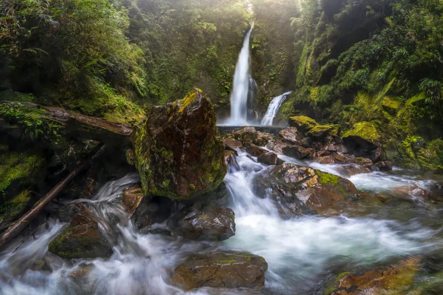 Doppel-Wassserfall Baja im Pumalin Nationalpark, Chile